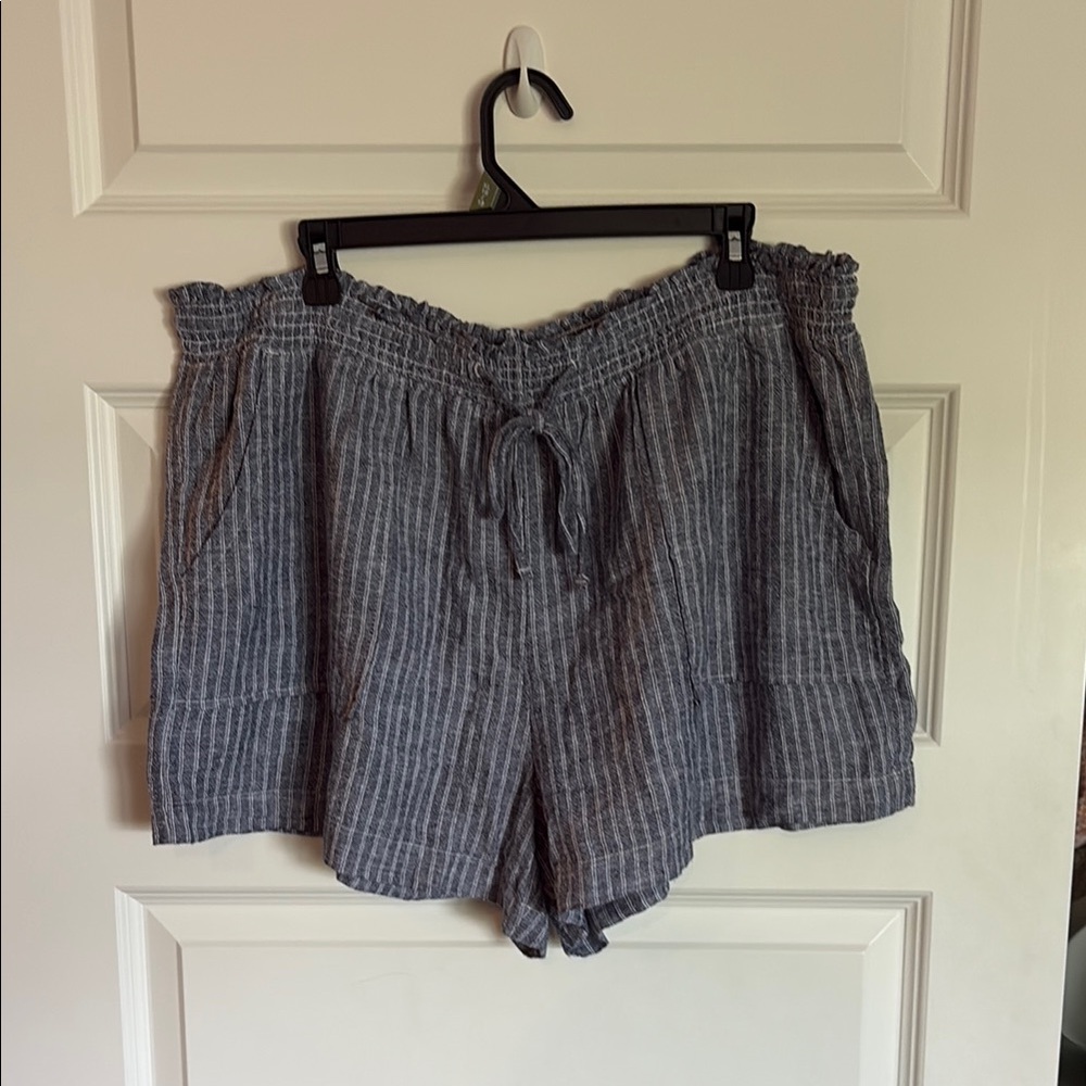 Time and Tru Linen Blend Shorts